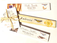 Lade das Bild in den Galerie-Viewer, RAUHNACHT 13 weibliche Archetypen Karten + Workbook + Räucherwerk