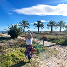 Lade das Bild in den Galerie-Viewer, MONTAG Yoga & Embodiment 20:15 - 21:15 Uhr